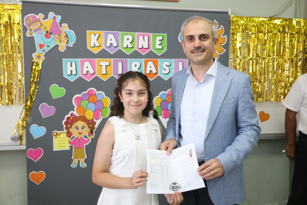 Çayırova’da karne coşkusu yaşandı