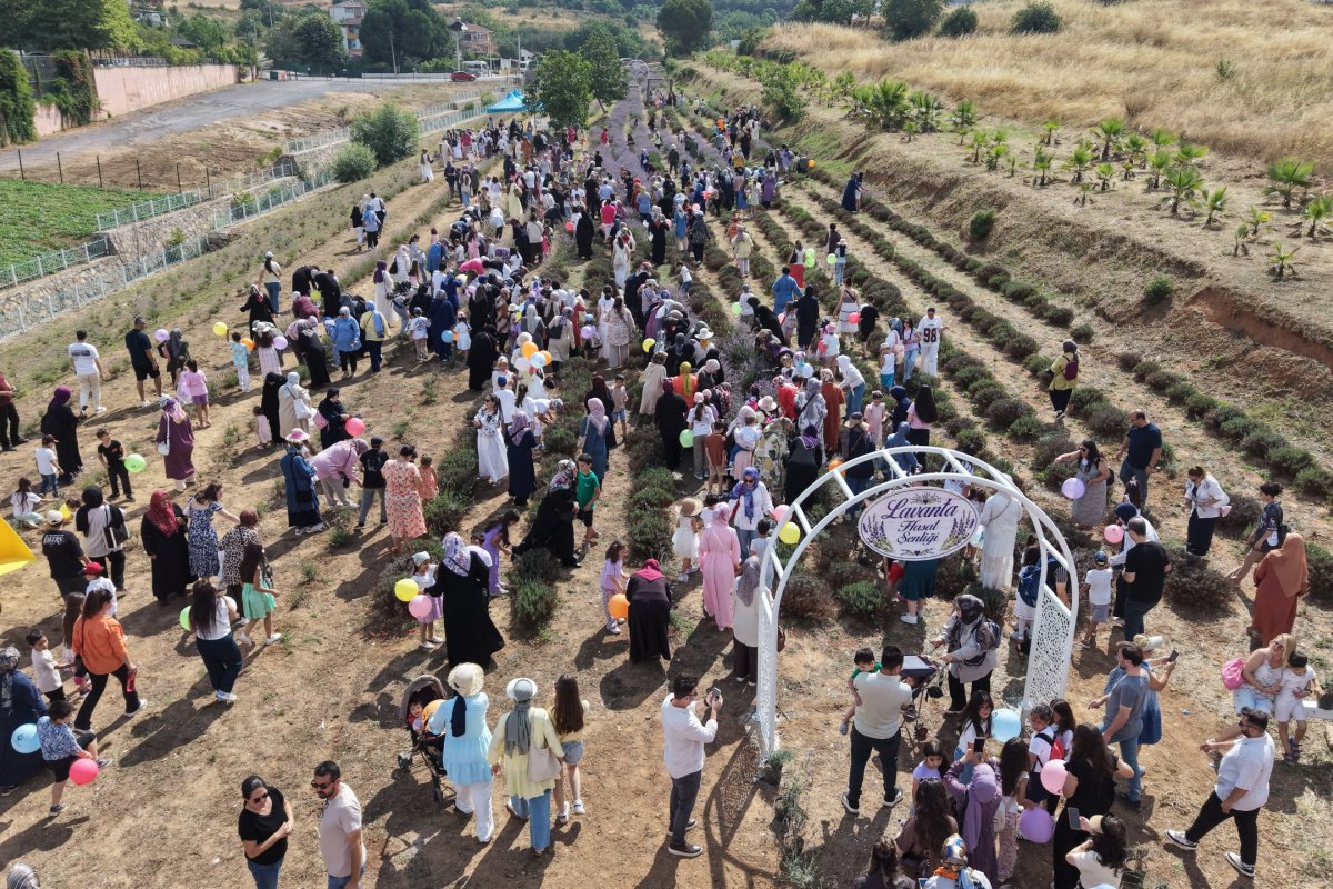 Çayırovalılar Lavanta Hasadı Şenliği’nde bir araya geldi