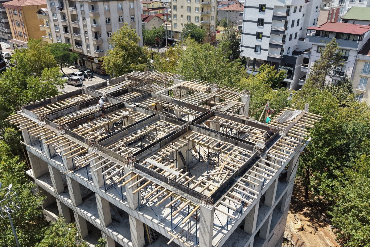 Yeni bilgi evi ve aile sağlığı merkezinin kaba inşaatında sona doğru