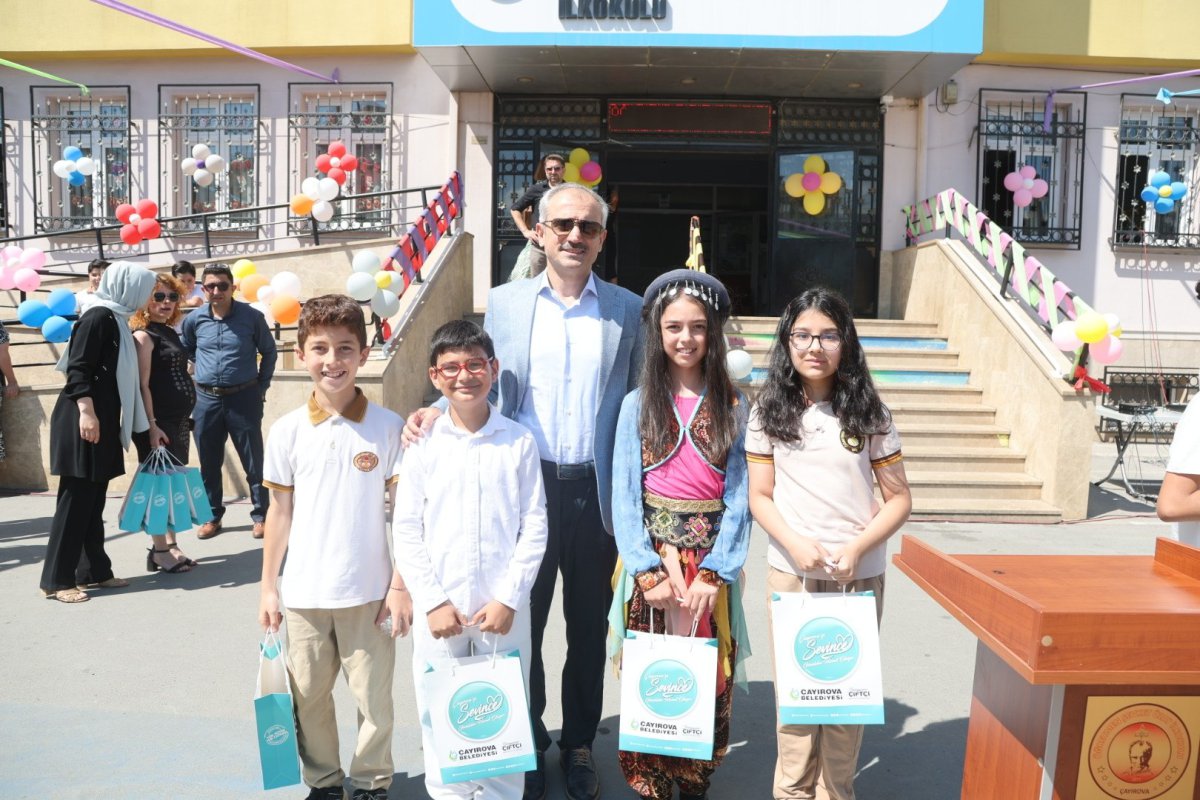 Çayırova’da karne coşkusu yaşandı