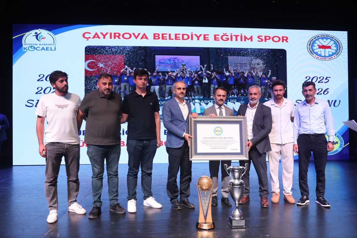 Çayırova Belediyesi’nin sporcuları ödül törenine damga vurdu