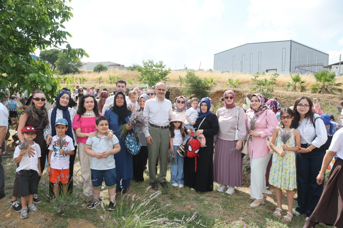 Çayırovalılar Lavanta Hasadı Şenliği’nde bir araya geldi