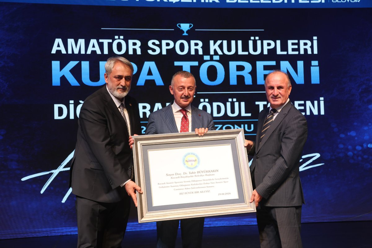 Çayırova Belediyesi’nin sporcuları ödül törenine damga vurdu