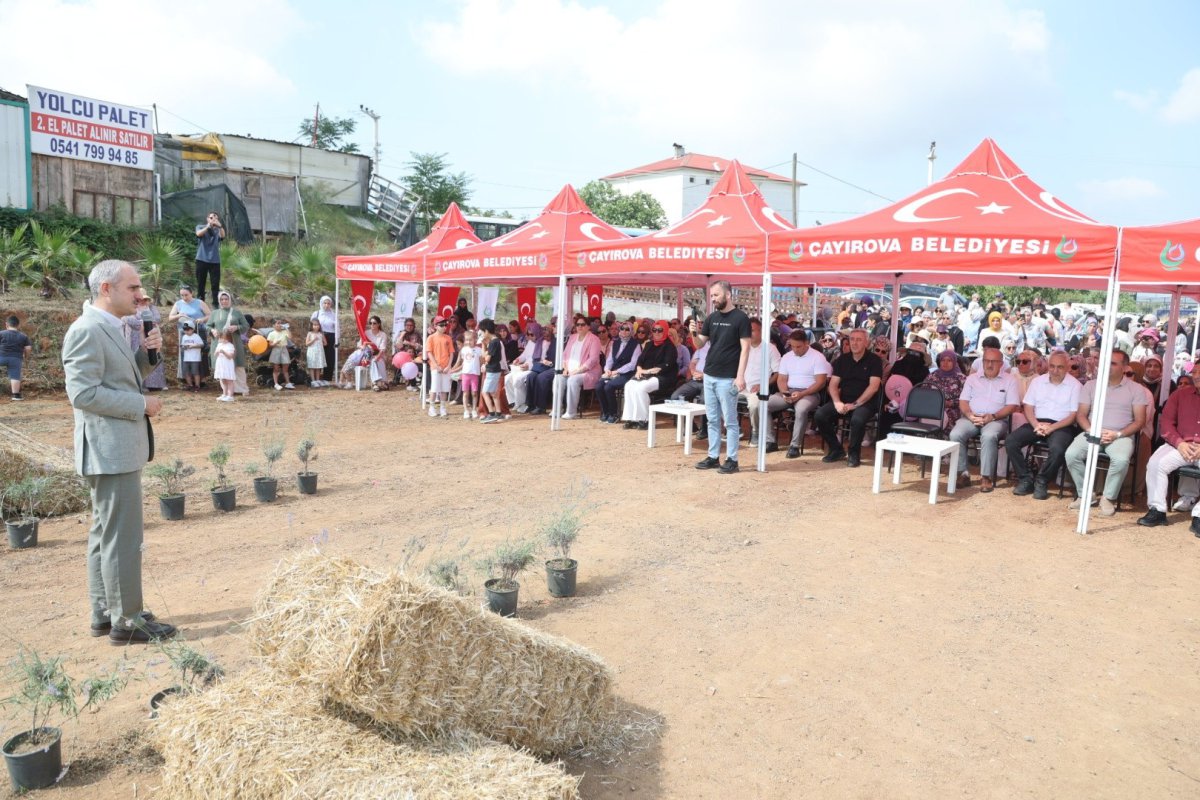 Çayırovalılar Lavanta Hasadı Şenliği’nde bir araya geldi
