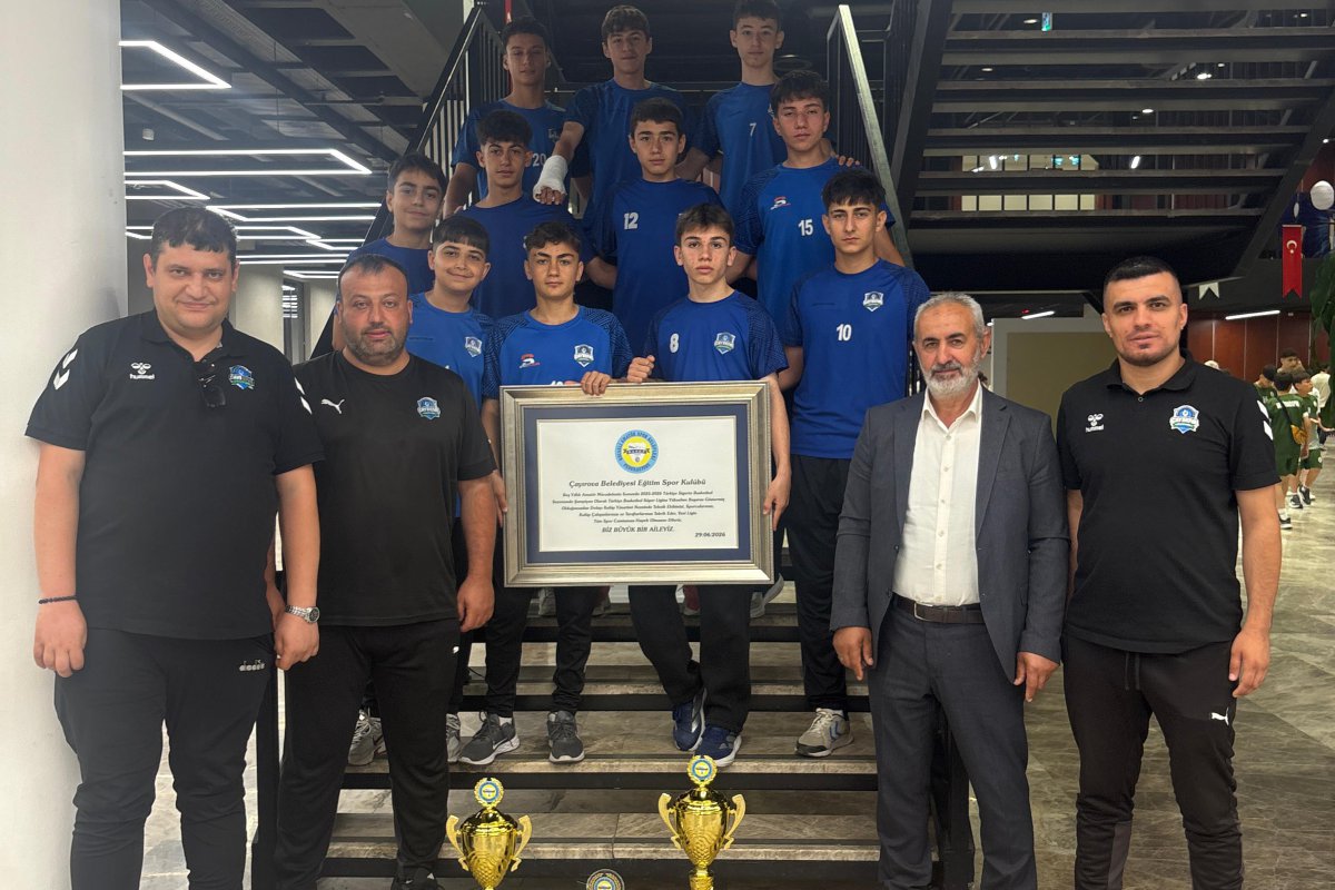 Çayırova Belediyesi’nin sporcuları ödül törenine damga vurdu
