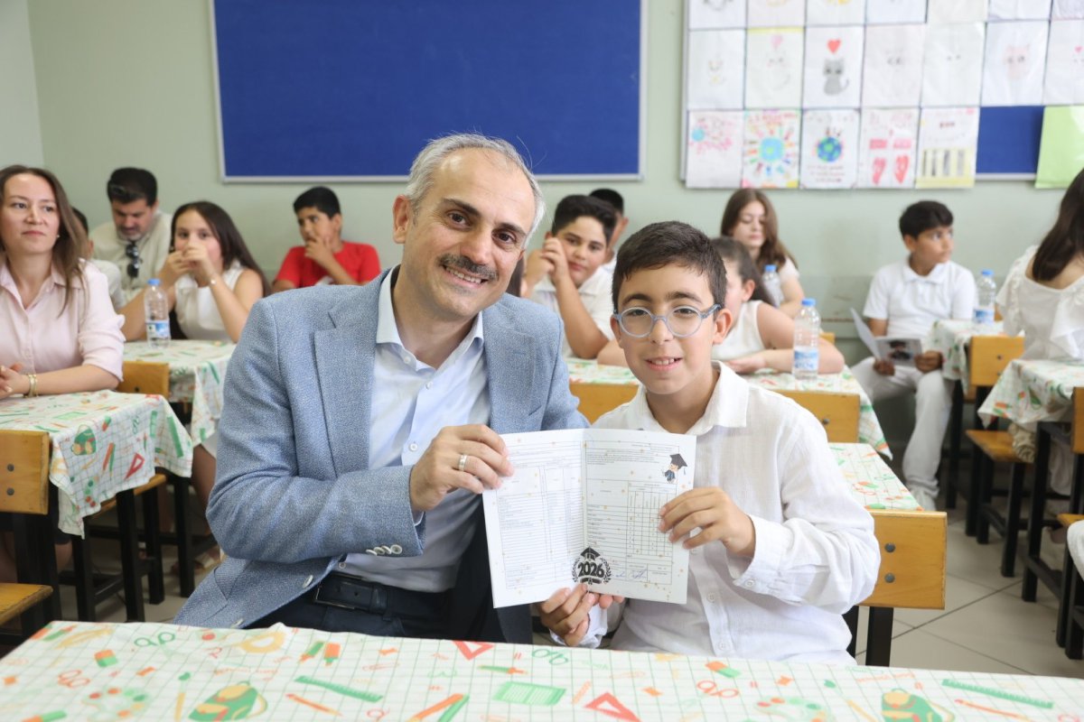 Çayırova’da karne coşkusu yaşandı