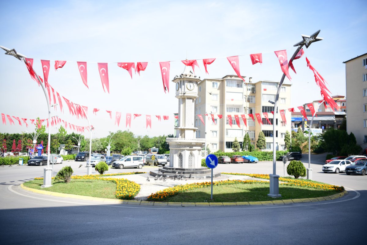 Çayırova’da mevsimlik çiçek ekimi gerçekleştiriliyor