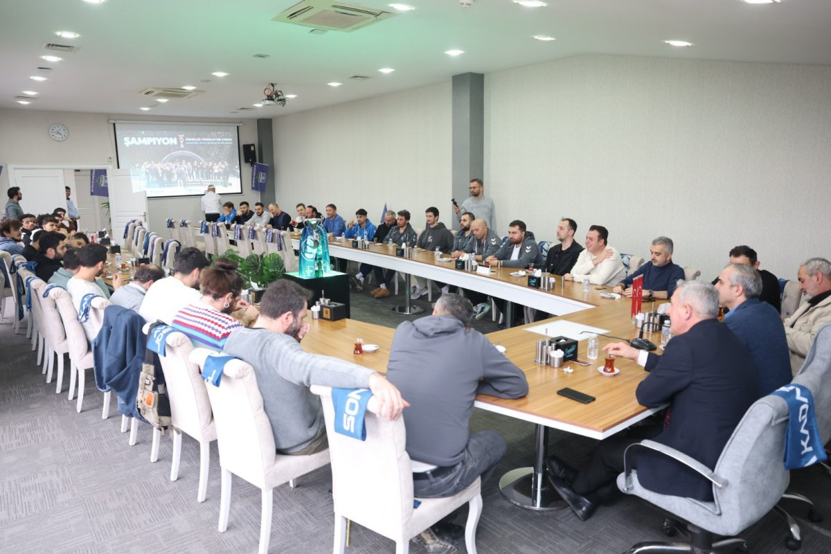 Başkan Çiftçi, şampiyon kadroyla bir araya geldi