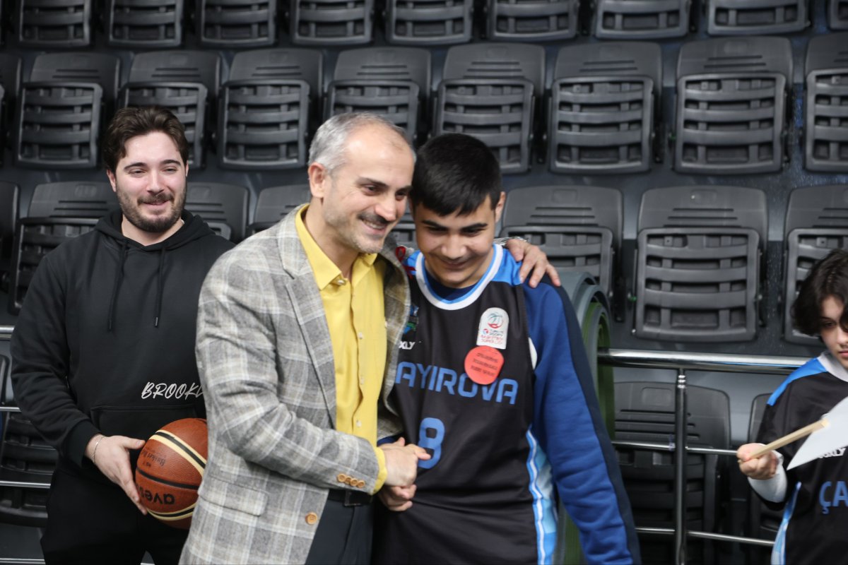 Özel çocuklar, Çayırova’nın dev adamlarıyla bir arada