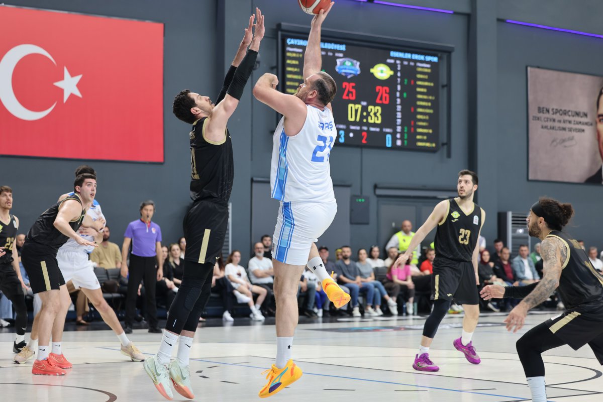 Oğuz Savaş, kariyerini Çayırova Belediyesi formasıyla noktaladı