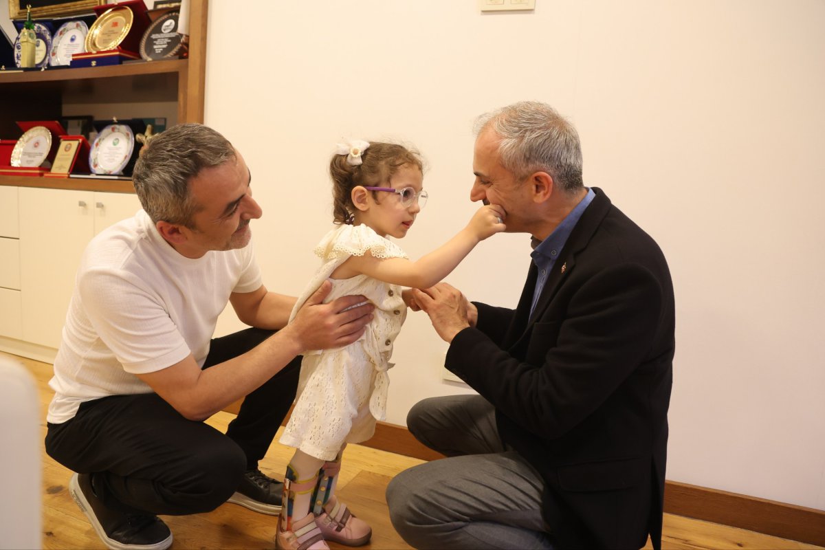 Başkan Çiftçi, Minik Lina ve ailesiyle bir araya geldi