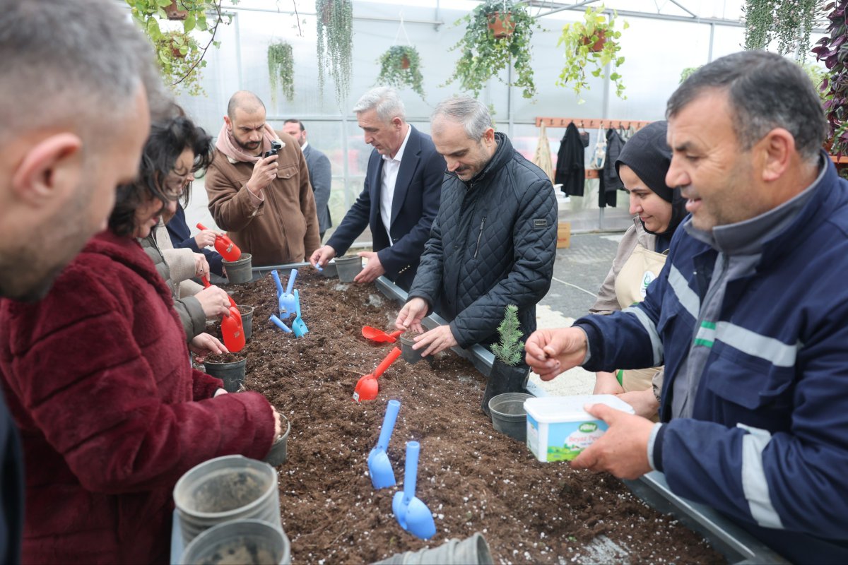  Bahçem Çayırova'da 'Toprak ve Sanat' atölyesi etkinliği gerçekleştirildi