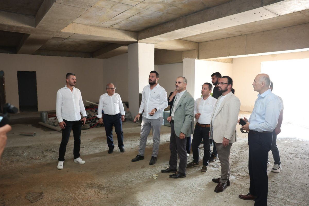 Çiftçi, yapımı devam eden projeleri inceledi