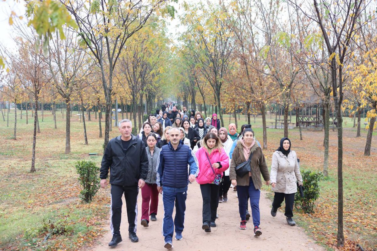 Çiftçi, bilgievleri öğretmenleriyle sabah yürüyüşünde buluştu