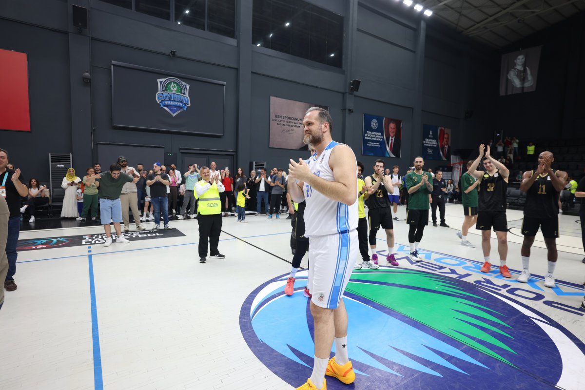 Oğuz Savaş, kariyerini Çayırova Belediyesi formasıyla noktaladı