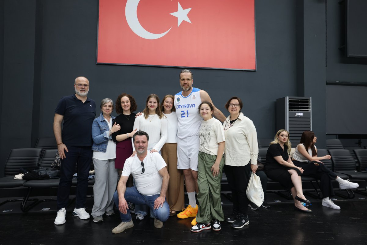 Oğuz Savaş, kariyerini Çayırova Belediyesi formasıyla noktaladı