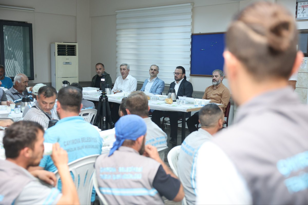 Başkan Çiftçi, temizlik personellerini mesaiye uğurladı