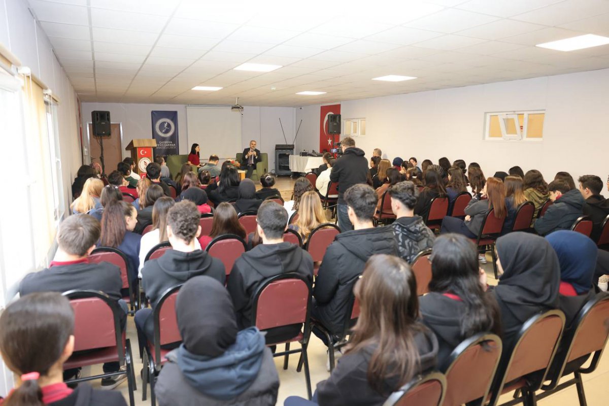 Çiftçi, Fevzi Çakmak Lisesi’ndeki gençlerle bir araya geldi