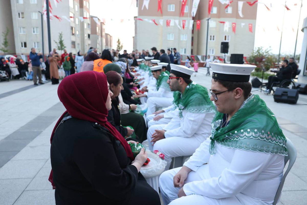 Çayırova’nın özel askerlerine kına gecesi