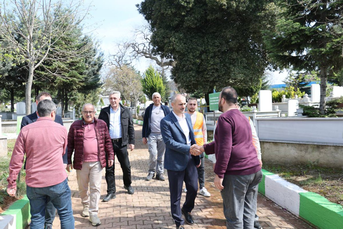 Çiftçi, kabir ziyareti yapan Çayırovalıları yalnız bırakmadı
