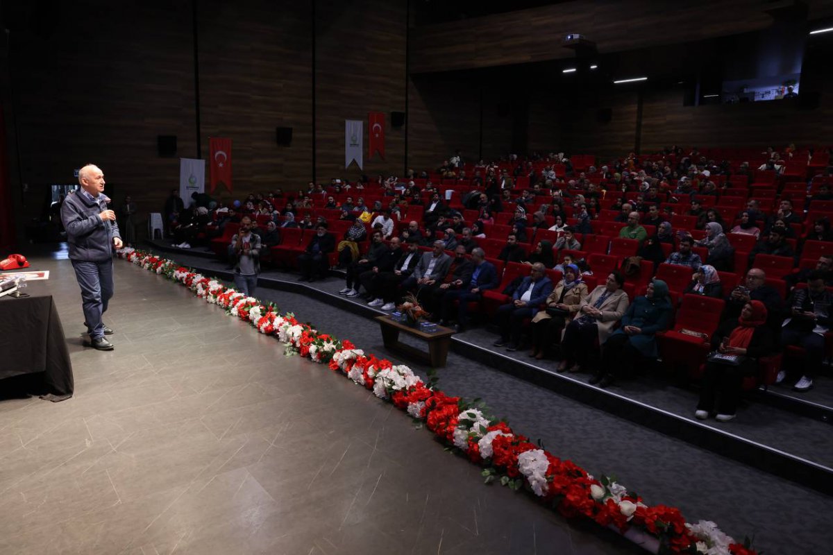 Şimşirgil, “Biz okuyan bir milletiz”