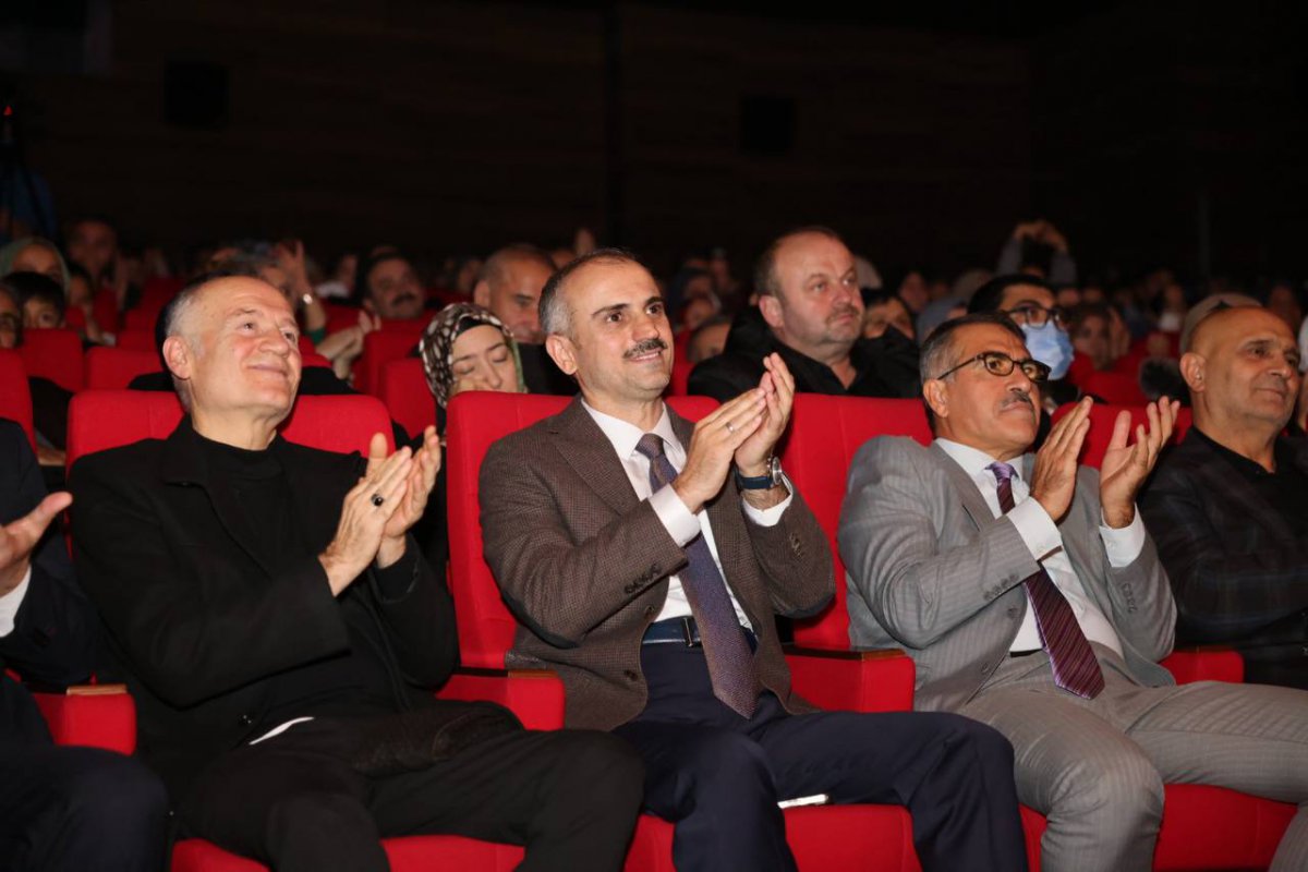 Çayırovalı özel bireylerin hünerleri ayakta alkışlandı