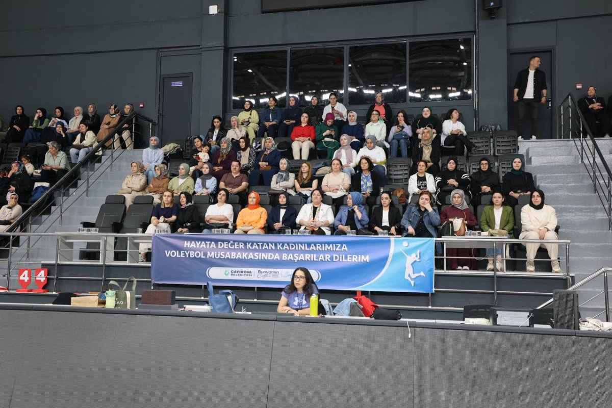 Bilgievi kursiyerleri, voleybol  maçında hünerlerini konuşturdu