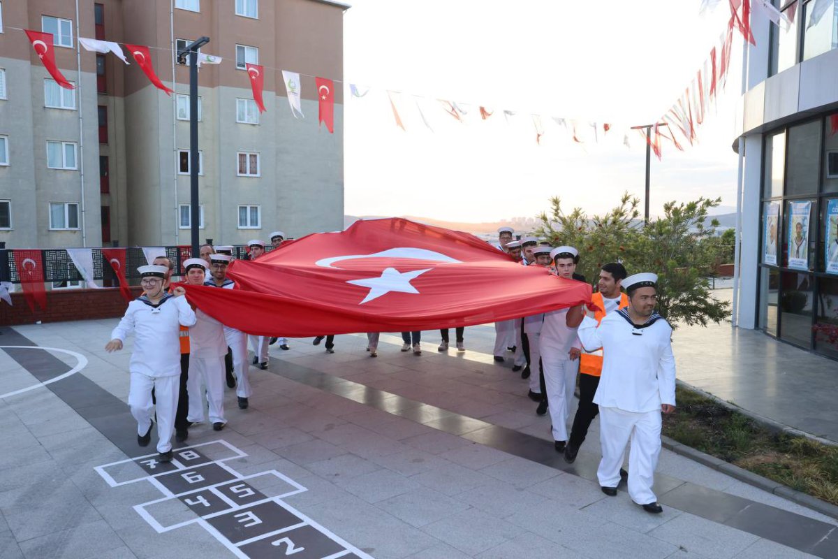 Çayırova’nın özel askerlerine kına gecesi