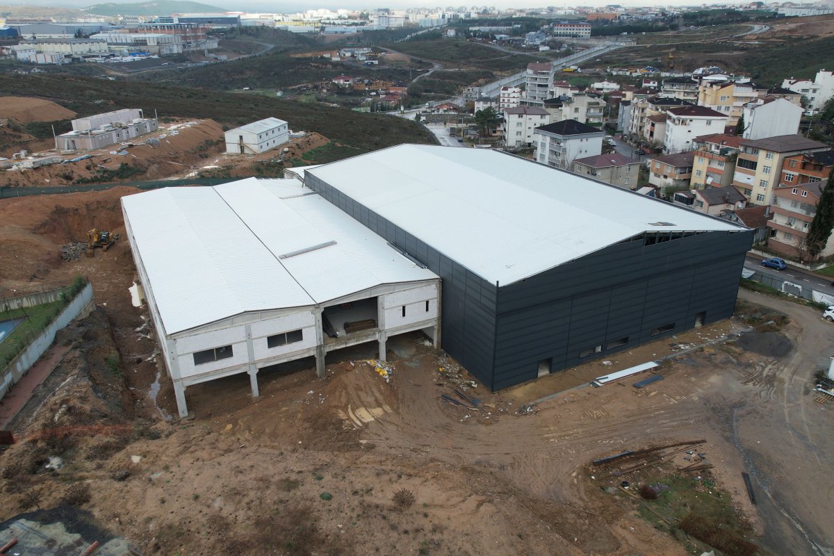 Kapalı Spor Salonu’nda çalışmalar devam ediyor
