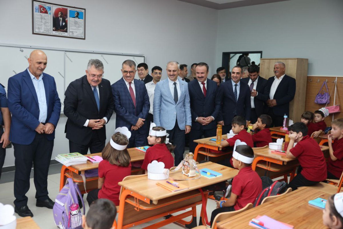 Çayırova’da ilk ders zili Akse İlkokulu’nda çaldı