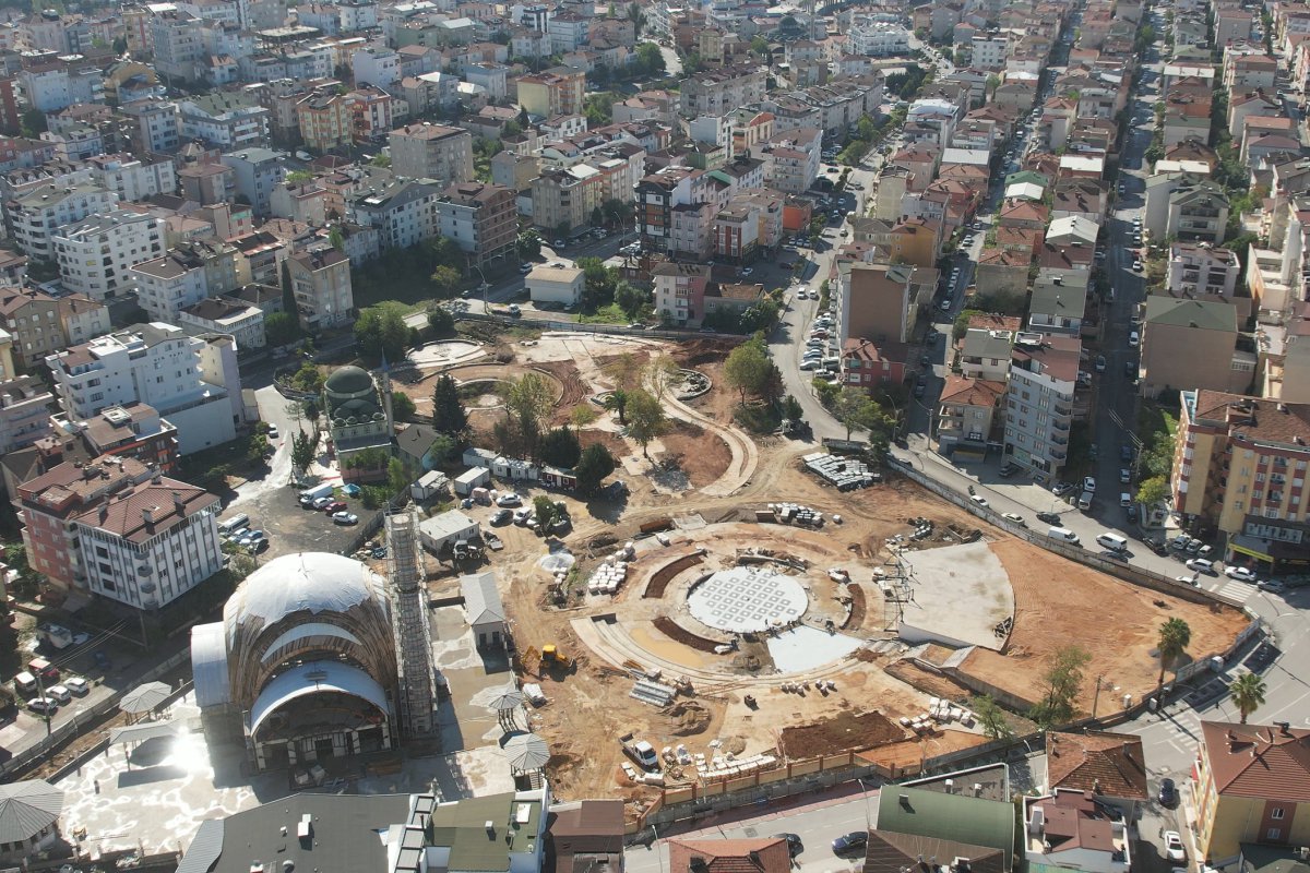 Kent Meydanı’nda çalışmalar tam gaz devam