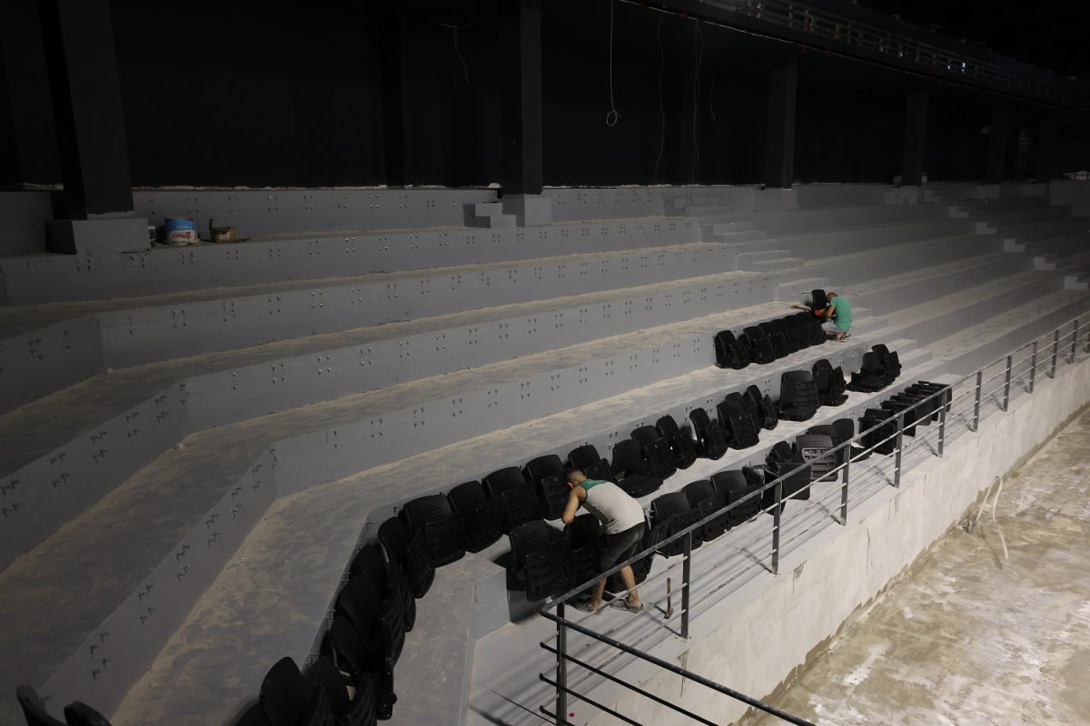 Kapalı Spor Salonu ve Sporcu Fabrikası’nda koltuk montajı başladı