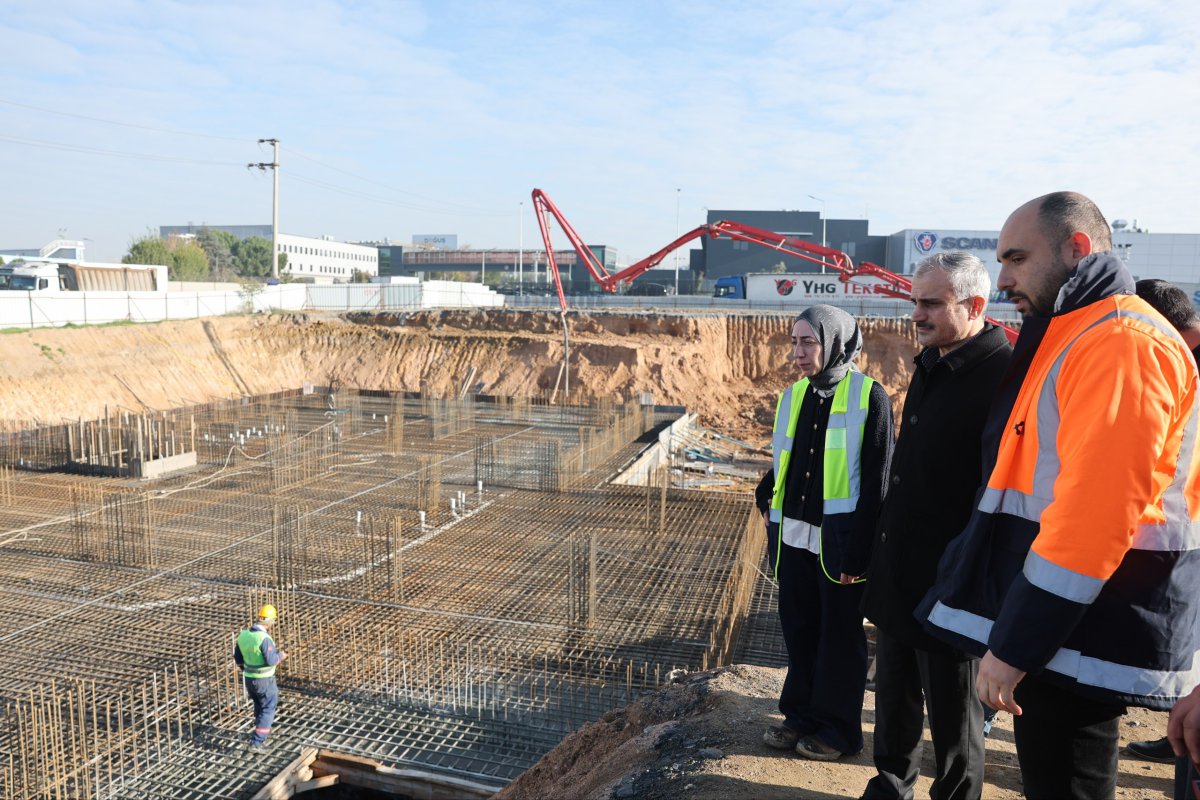 Çayırova’nın yeni meslek lisesinde temel betonu seriliyor
