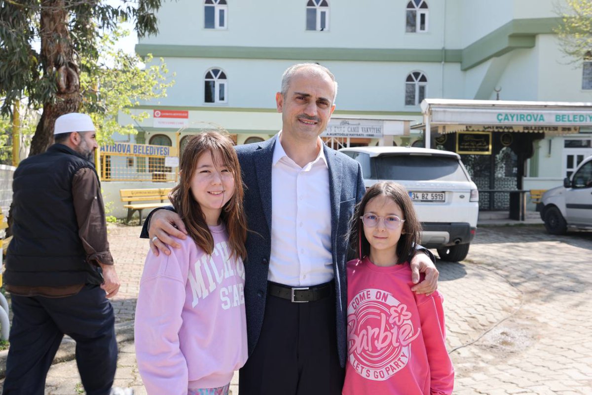 Çiftçi, kabir ziyareti yapan Çayırovalıları yalnız bırakmadı