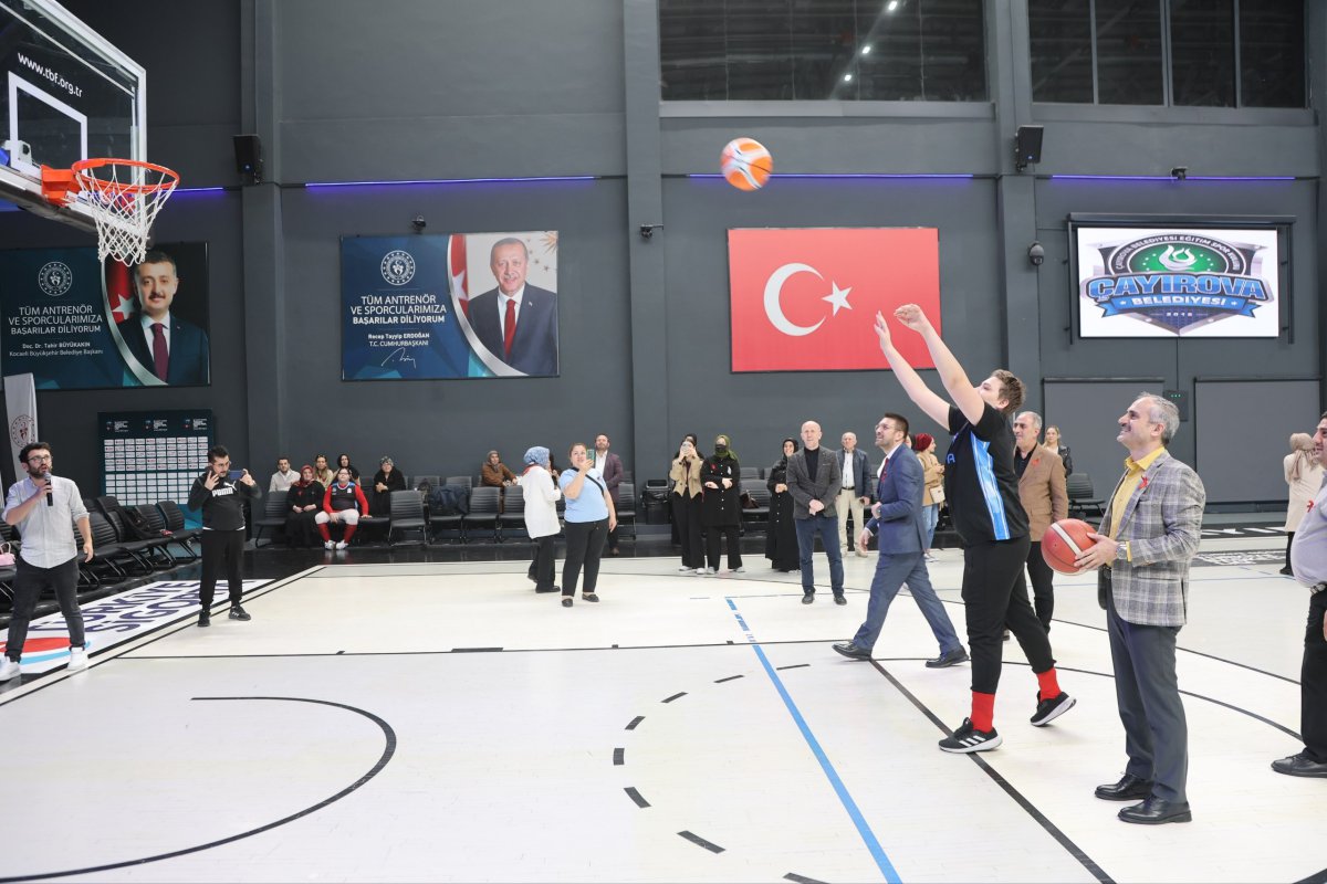 Özel çocuklar, Çayırova’nın dev adamlarıyla bir arada