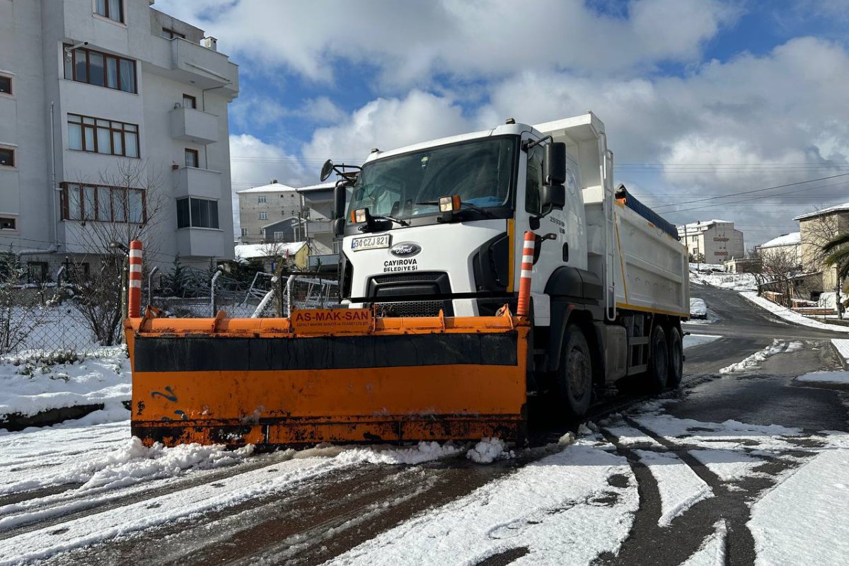 Çayırova’da ekipler kar teyakkuzunda