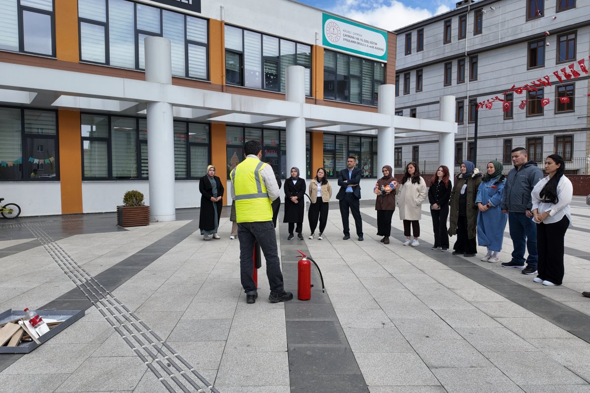 Özel bireyler ile öğretmenlerine, deprem ve yangın tatbikatı