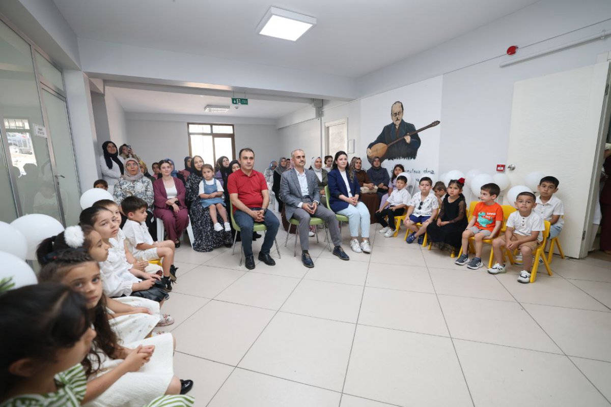 Çocuk kulübü öğrencileri karnelerine kavuştu