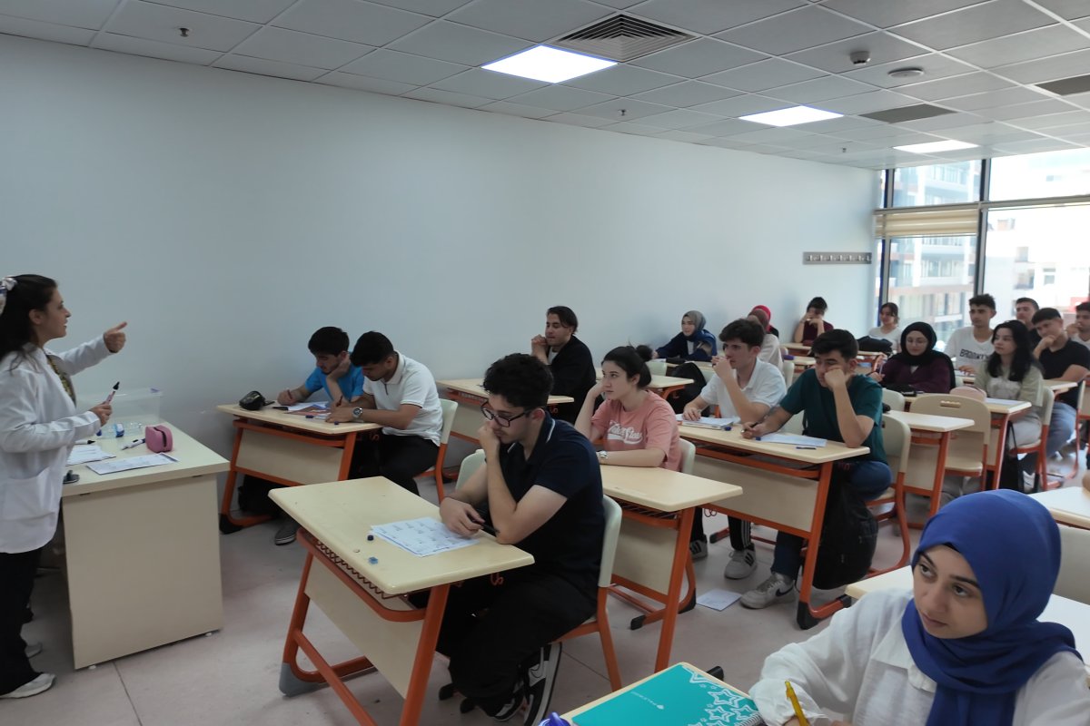 Çayırovalı öğrenciler, YKS’ye gençlik merkezinde hazırlandılar