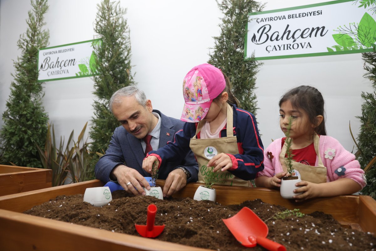 Çayırova Belediyesi 2. Bilim Şenliği ziyarete açıldı