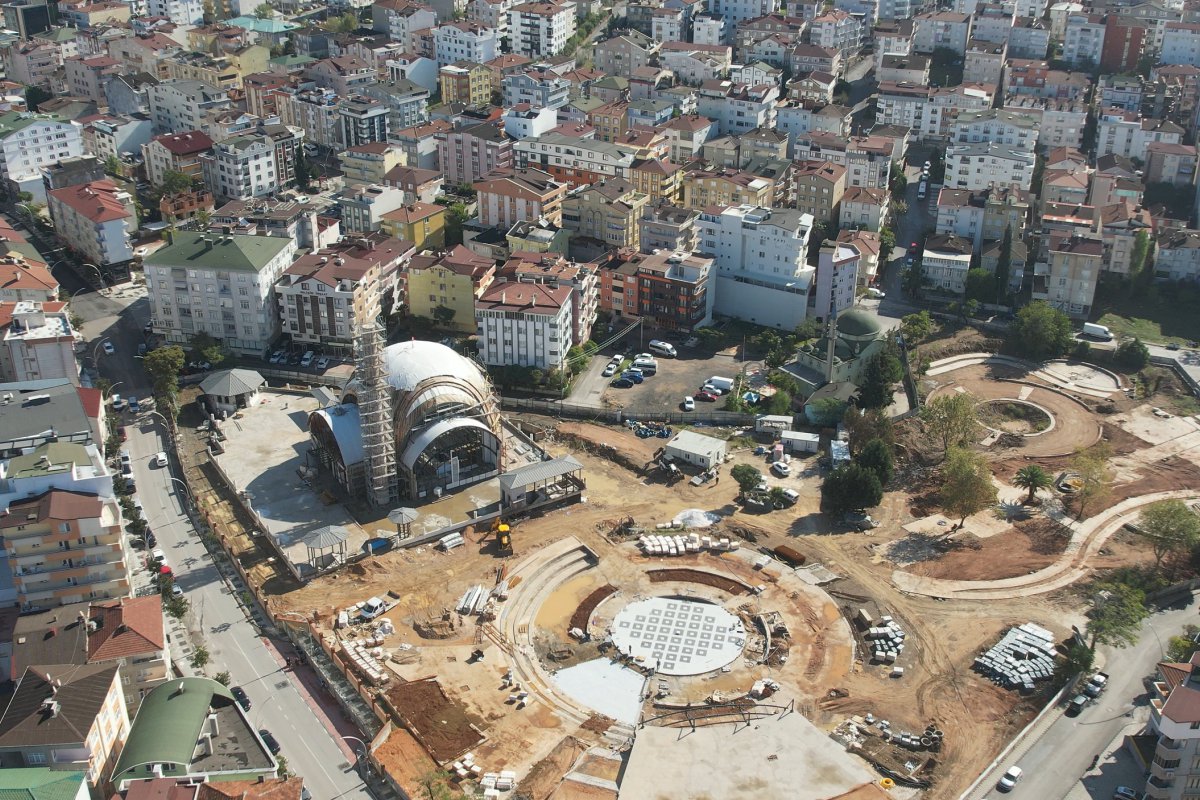 Kent Meydanı’nda çalışmalar tam gaz devam