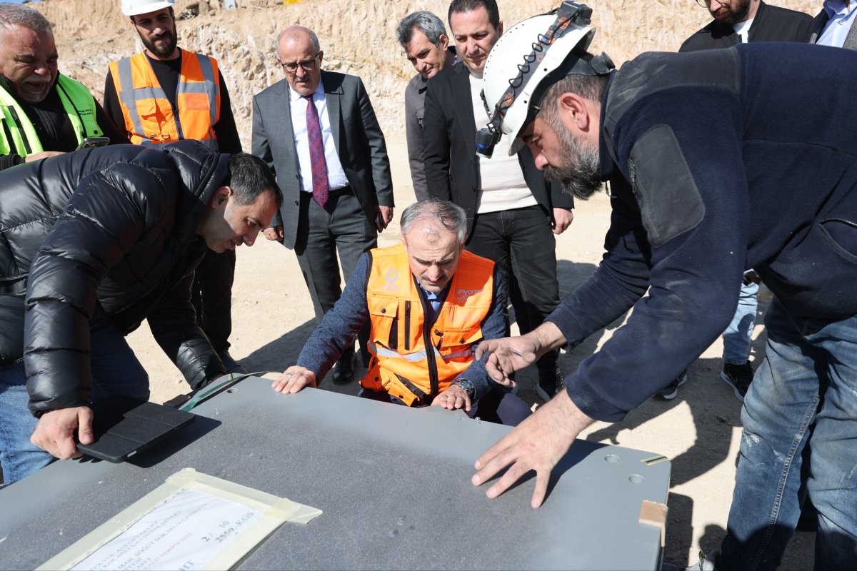 Çayırova Devlet Hastanesi’nde deprem izolatörleri monte ediliyor