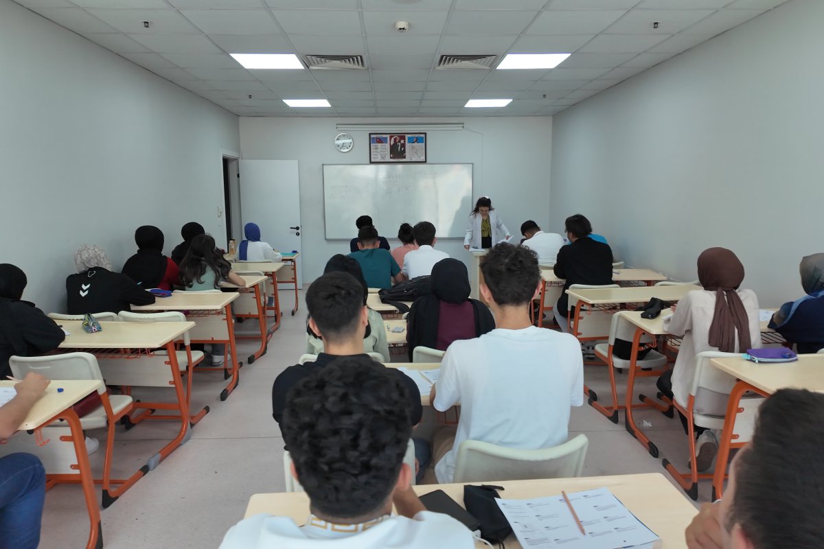 Çayırovalı öğrenciler, YKS’ye gençlik merkezinde hazırlandılar