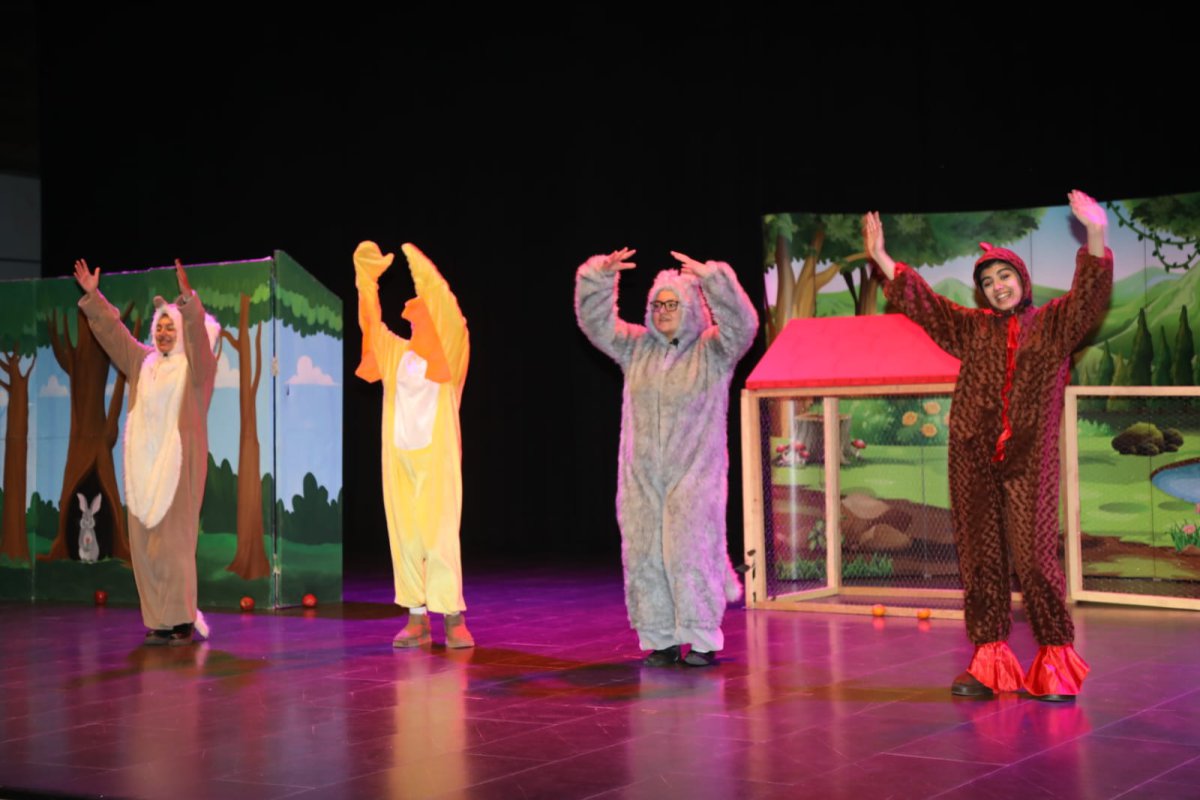  Çayırovalı çocuklar, yılın son etkinliklerinde doyasıya eğlendi