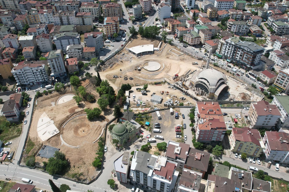 Kent meydanında çalışmalar hızla sürüyor