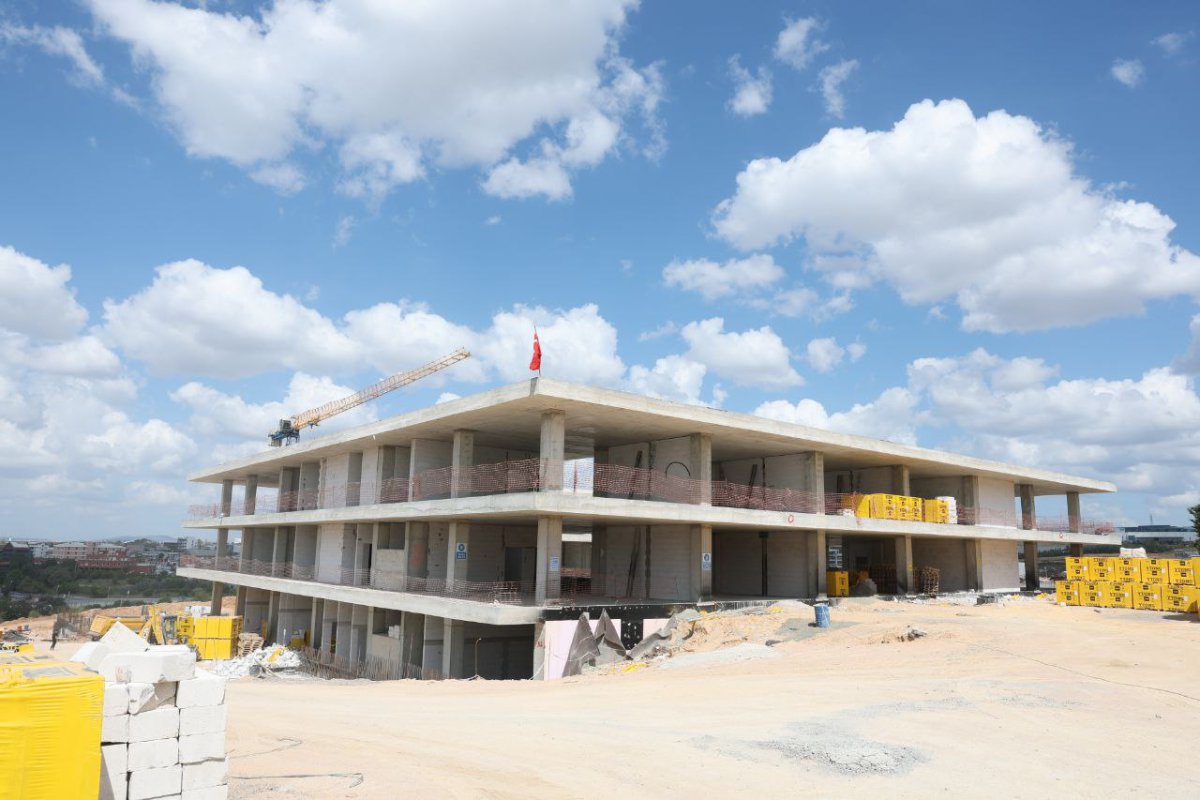 Çiftçi, yapımı devam eden projeleri inceledi