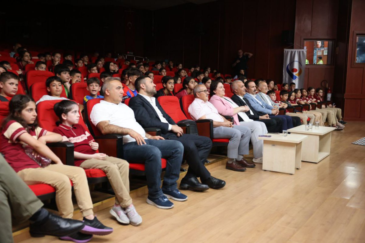  Meslek lisesinin önemi tiyatro oyunuyla anlatıldı 