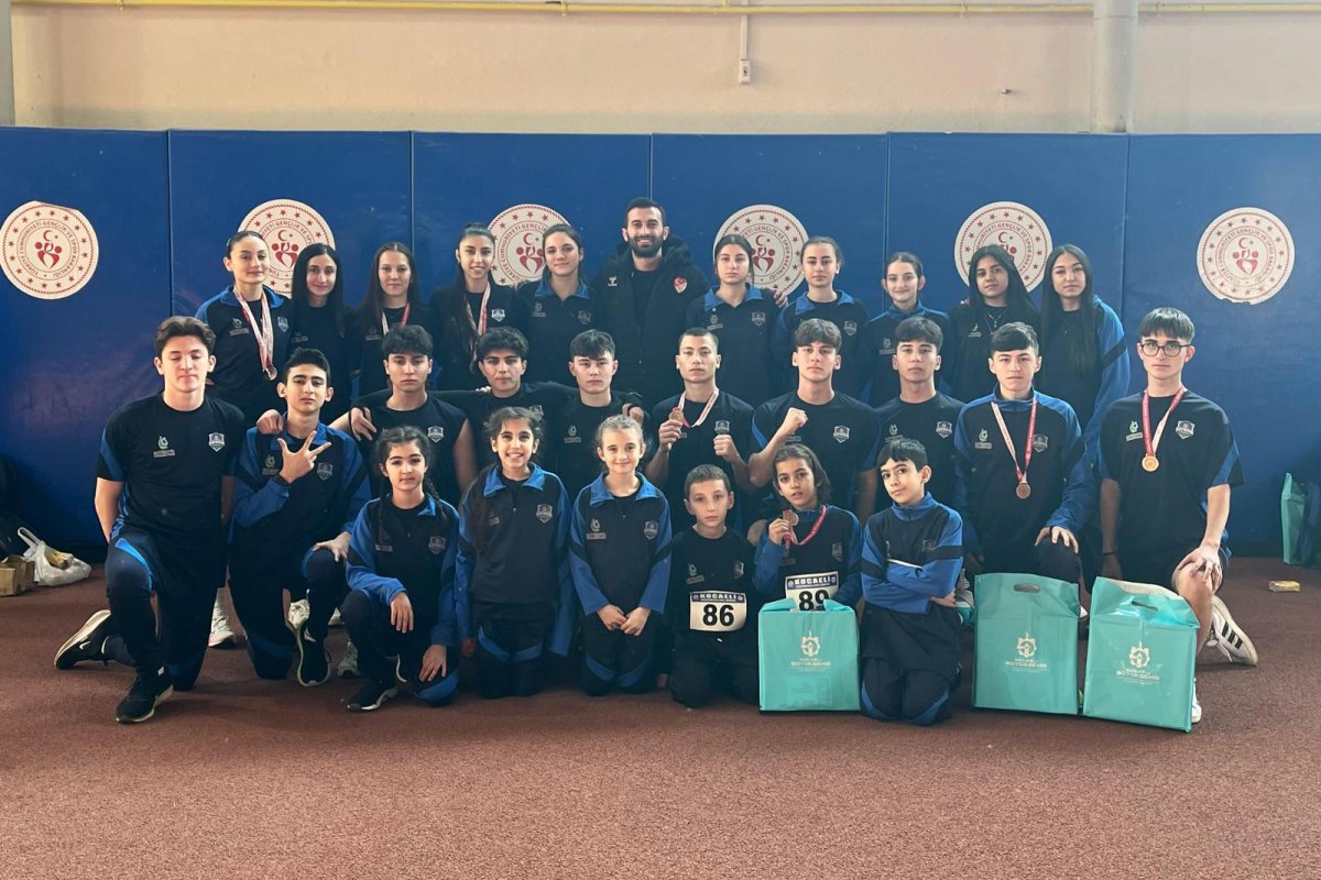 Çayırova Belediyesi’ne atletizmde 19 madalya