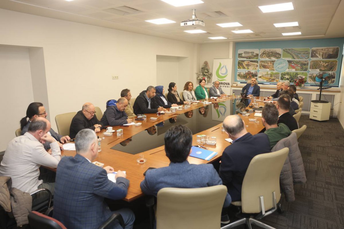 Çiftçi, birim müdürleriyle bir araya geldi