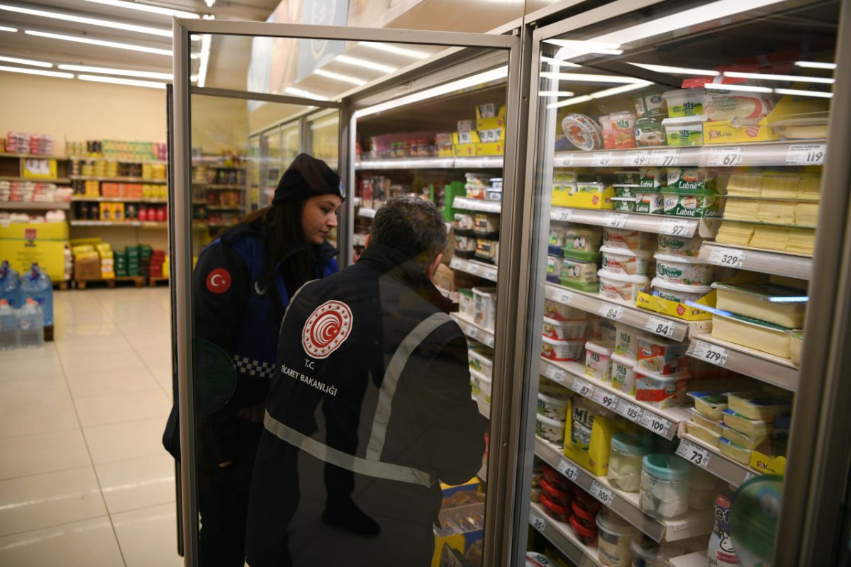 Çayırova’daki marketlerde denetimler sürüyor